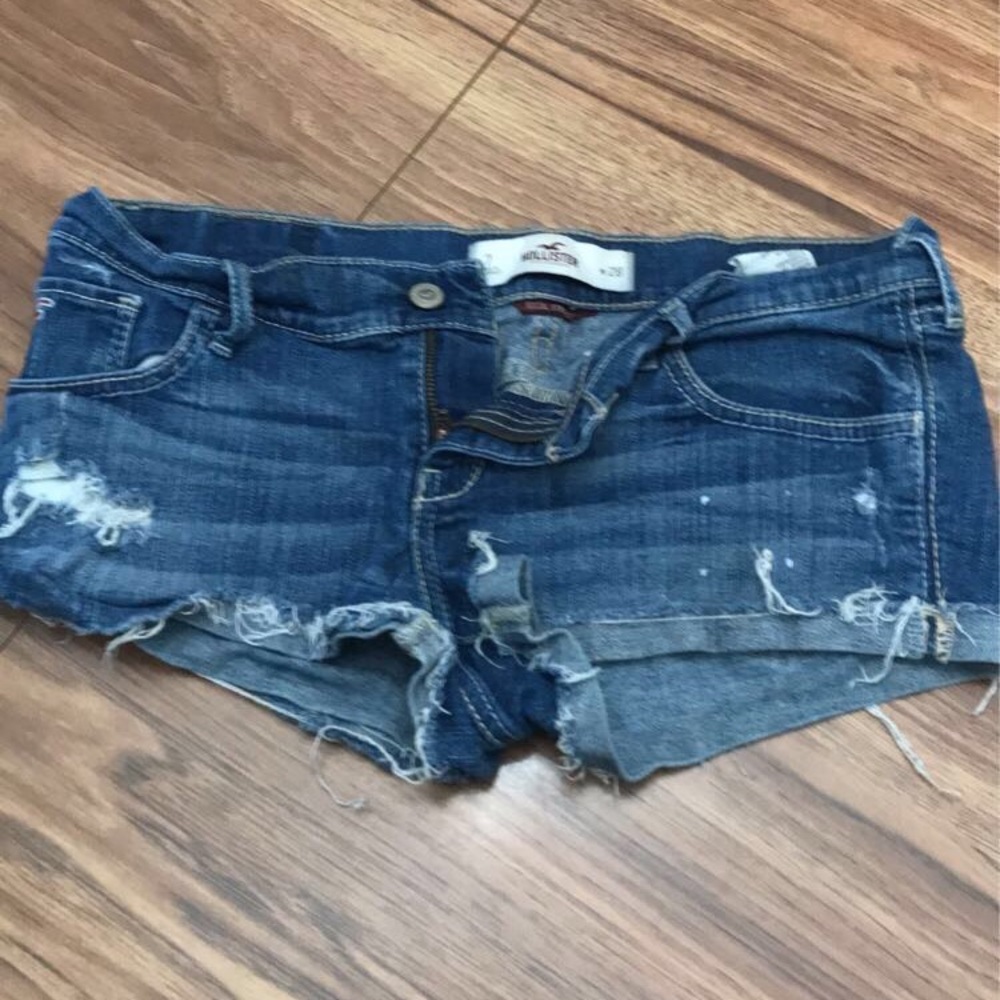 Jean booty shorts